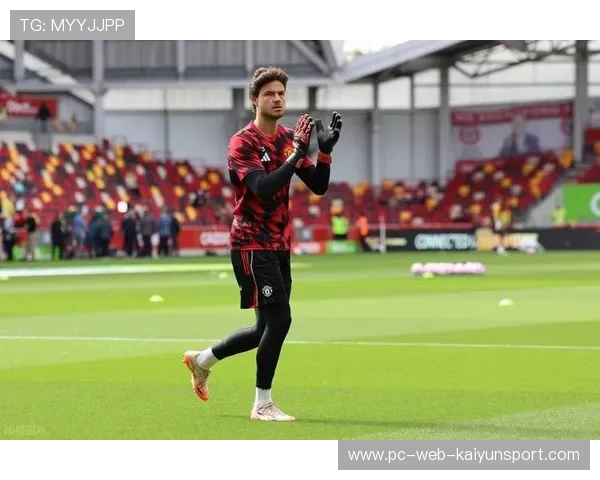 超级后卫四连斩！曼联新王横空出世强行改写剧本