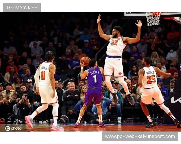 唐斯低位单打篮板，尼克斯内线核心展现：场上洞察与训练场升级的完整解码