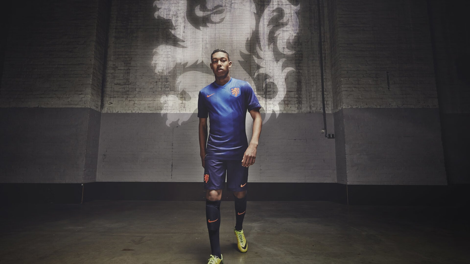 中超“沪广对决”上海海港主场4比2击败广州队 武磊双响延续金靴势头